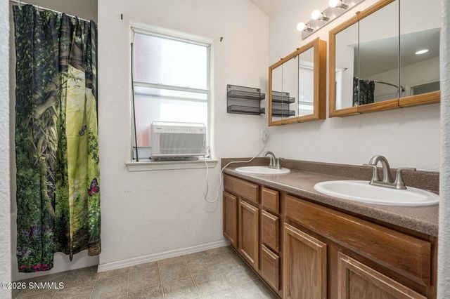 2881 San Lorenzo Avenue, Las Cruces, NM 88007