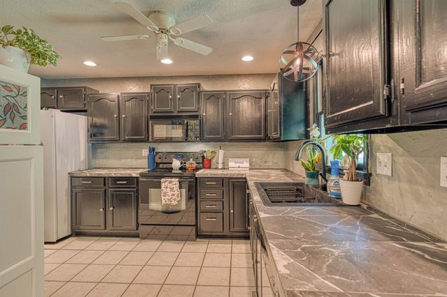 5366 Jeffries Lane, Newburgh, IN 47630
