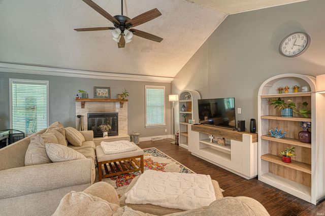 5366 Jeffries Lane, Newburgh, IN 47630