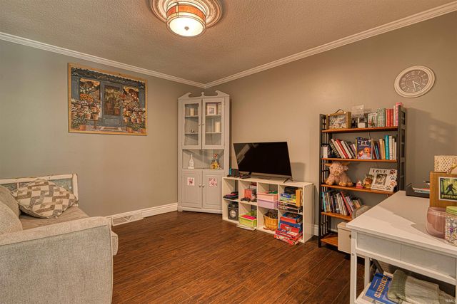 5366 Jeffries Lane, Newburgh, IN 47630