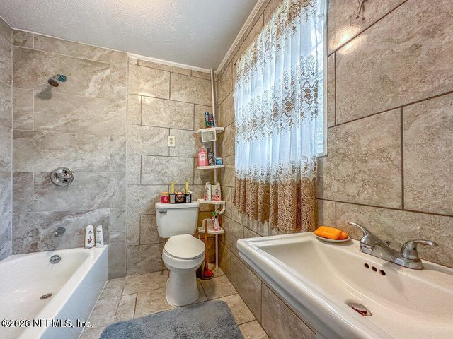 5741 FARGO Court, Jacksonville, FL 32207