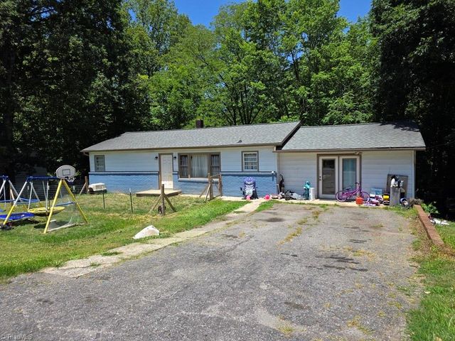 477 Hilltop Acres Street, North Wilkesboro, NC 28659