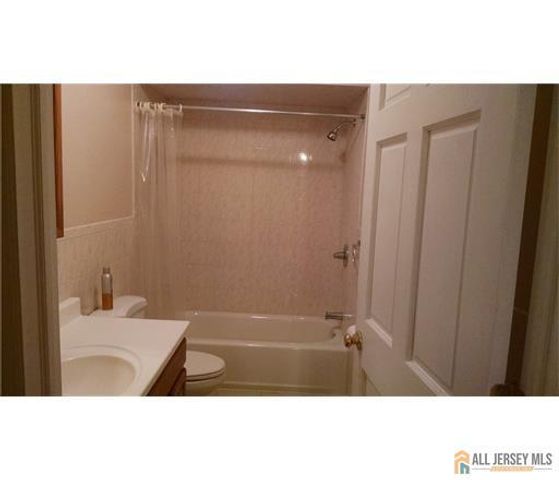 117 Cricket Lane 117, Woodbridge Proper, NJ 07095