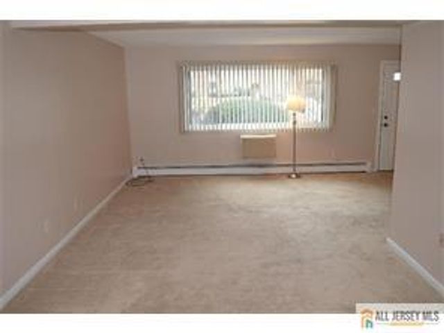 117 Cricket Lane 117, Woodbridge Proper, NJ 07095