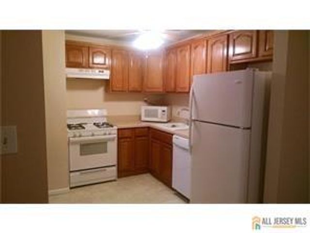 117 Cricket Lane 117, Woodbridge Proper, NJ 07095