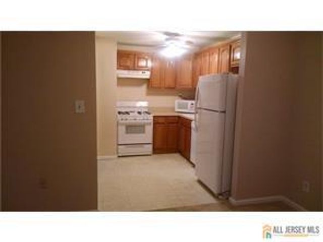117 Cricket Lane 117, Woodbridge Proper, NJ 07095