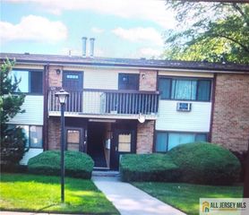 117 Cricket Lane 117, Woodbridge Proper, NJ 07095