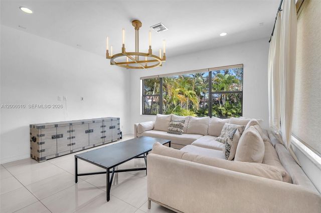 865 SW 113th Ln, Pembroke Pines, FL 33025