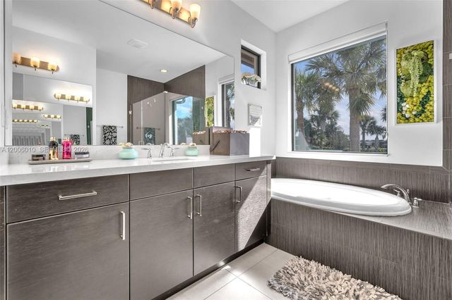 865 SW 113th Ln, Pembroke Pines, FL 33025