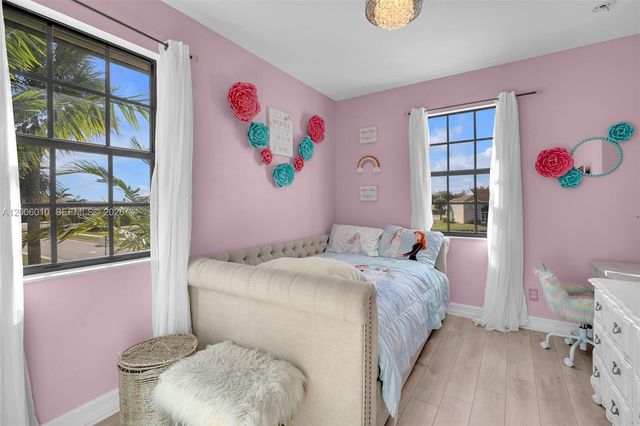 865 SW 113th Ln, Pembroke Pines, FL 33025