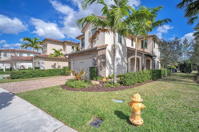 865 SW 113th Ln, Pembroke Pines, FL 33025