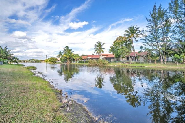 865 SW 113th Ln, Pembroke Pines, FL 33025