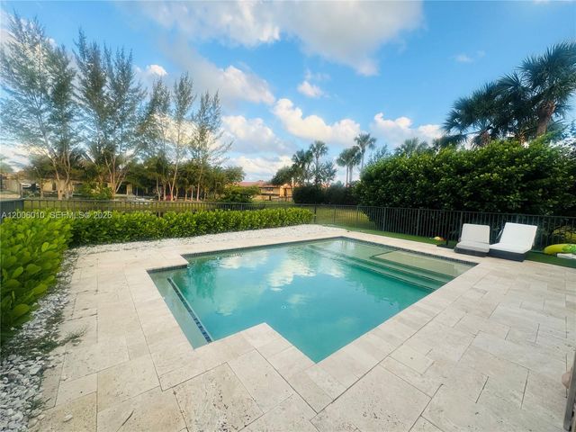 865 SW 113th Ln, Pembroke Pines, FL 33025