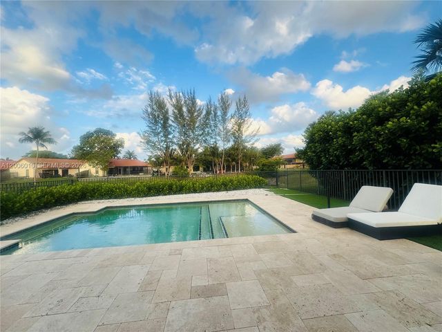 865 SW 113th Ln, Pembroke Pines, FL 33025