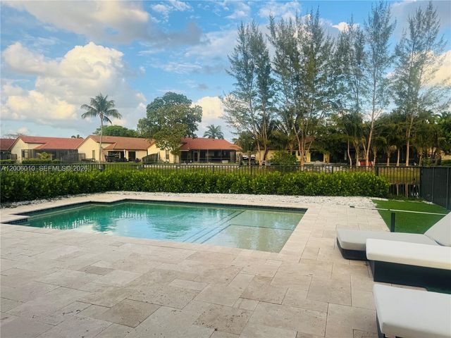 865 SW 113th Ln, Pembroke Pines, FL 33025