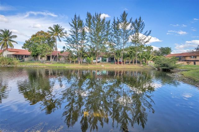 865 SW 113th Ln, Pembroke Pines, FL 33025