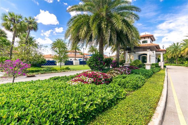 865 SW 113th Ln, Pembroke Pines, FL 33025