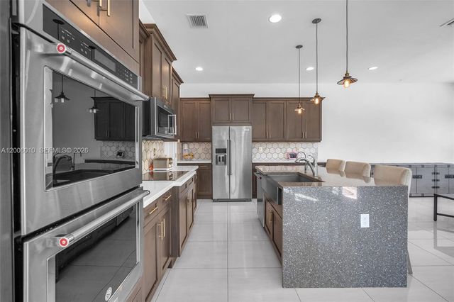 865 SW 113th Ln, Pembroke Pines, FL 33025