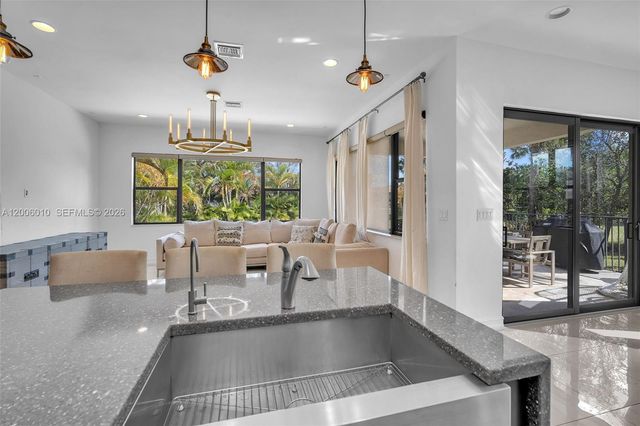 865 SW 113th Ln, Pembroke Pines, FL 33025