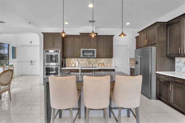865 SW 113th Ln, Pembroke Pines, FL 33025