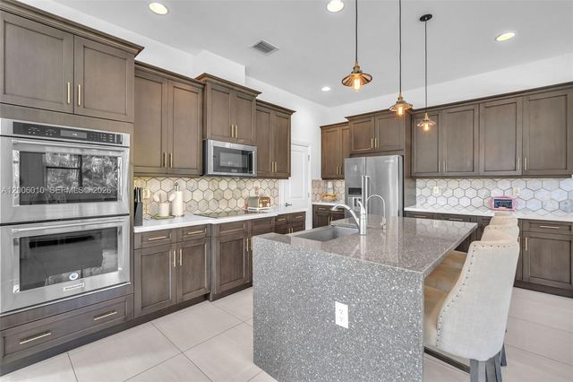 865 SW 113th Ln, Pembroke Pines, FL 33025