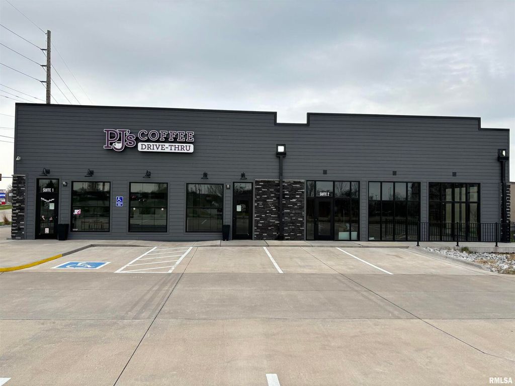 4650 UTICA RIDGE Road, Davenport, IA 52722