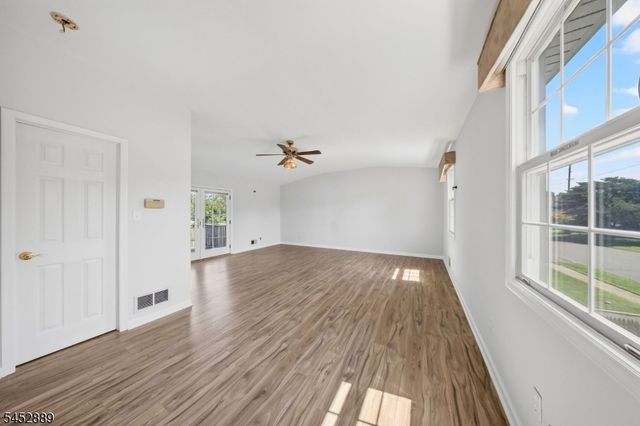 647 Cook Ave, Middlesex Boro, NJ 08846