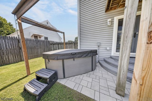 647 Cook Ave, Middlesex Boro, NJ 08846