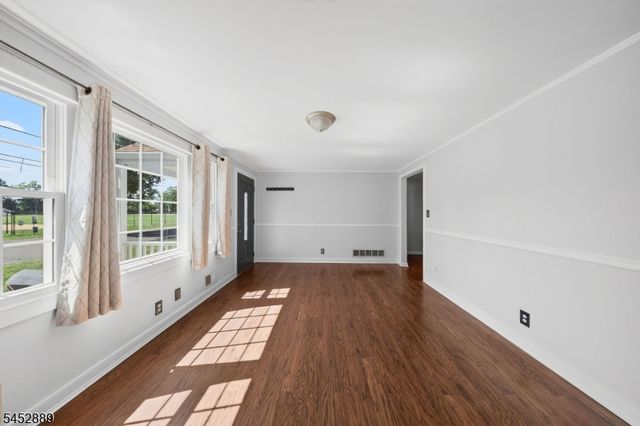 647 Cook Ave, Middlesex Boro, NJ 08846
