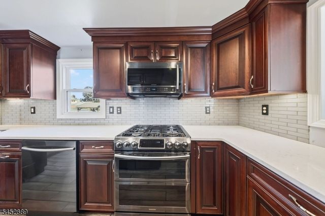 647 Cook Ave, Middlesex Boro, NJ 08846