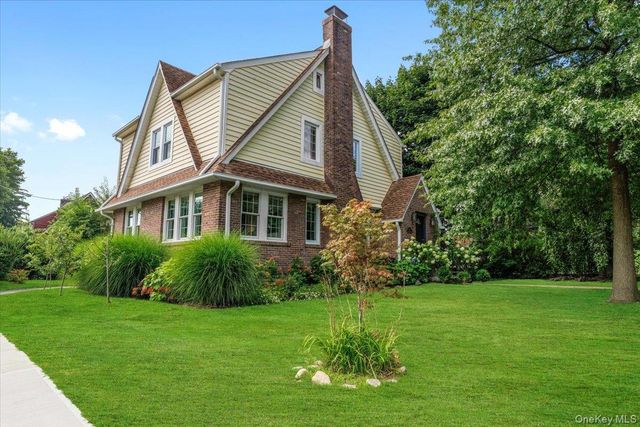 15 Parkview Court, White Plains, NY 10603