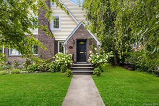 15 Parkview Court, White Plains, NY 10603