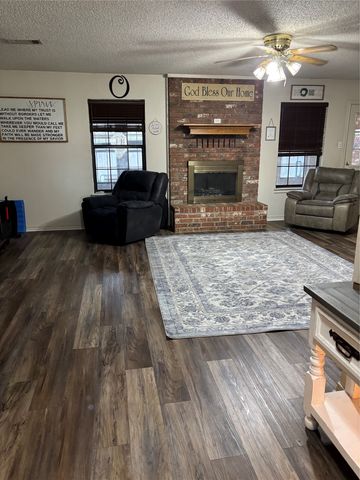 1809 N Cypress Avenue, Stephenville, TX 76401