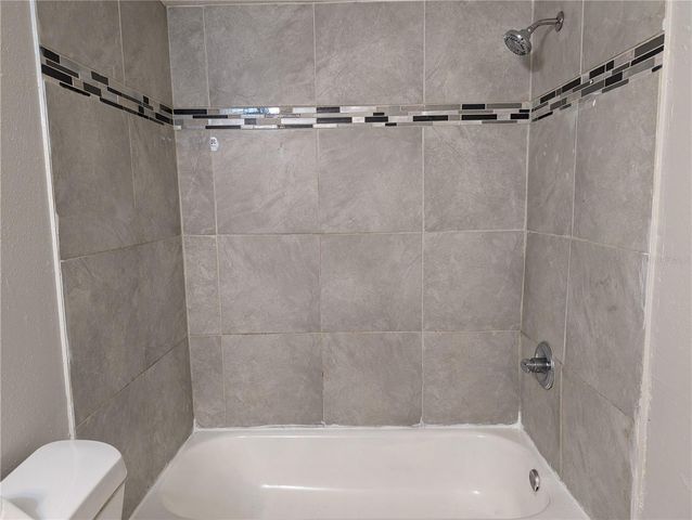 8713 N MANDARINE PLACE, Tampa, FL 33617