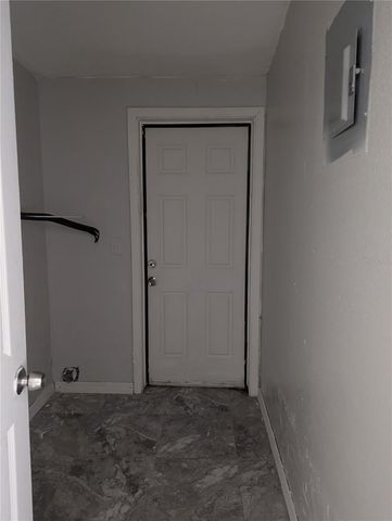 8713 N MANDARINE PLACE, Tampa, FL 33617