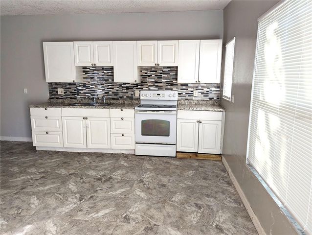 8713 N MANDARINE PLACE, Tampa, FL 33617