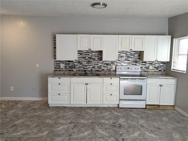 8713 N MANDARINE PLACE, Tampa, FL 33617