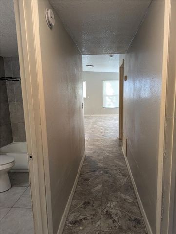 8713 N MANDARINE PLACE, Tampa, FL 33617