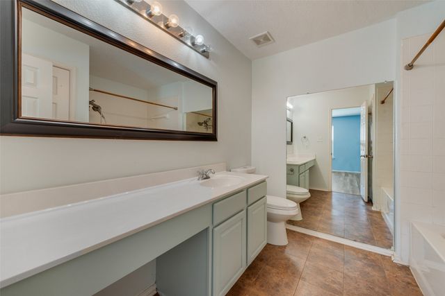 13513 Lost Spurs Road, Fort Worth, TX 76262