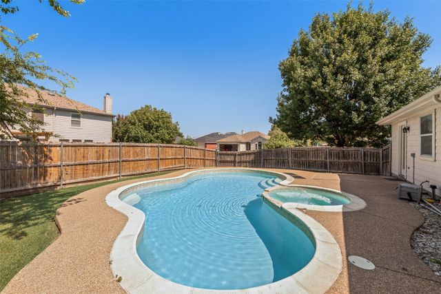 13513 Lost Spurs Road, Fort Worth, TX 76262