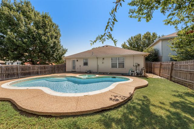 13513 Lost Spurs Road, Fort Worth, TX 76262