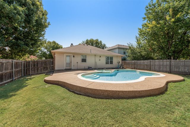 13513 Lost Spurs Road, Fort Worth, TX 76262
