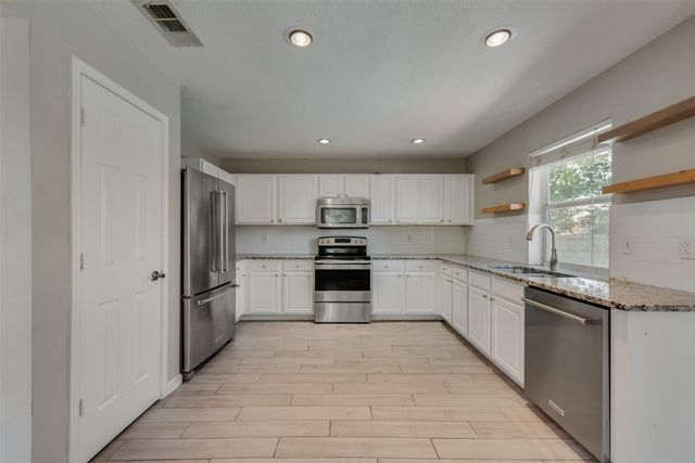 13513 Lost Spurs Road, Fort Worth, TX 76262