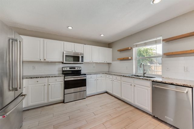 13513 Lost Spurs Road, Fort Worth, TX 76262