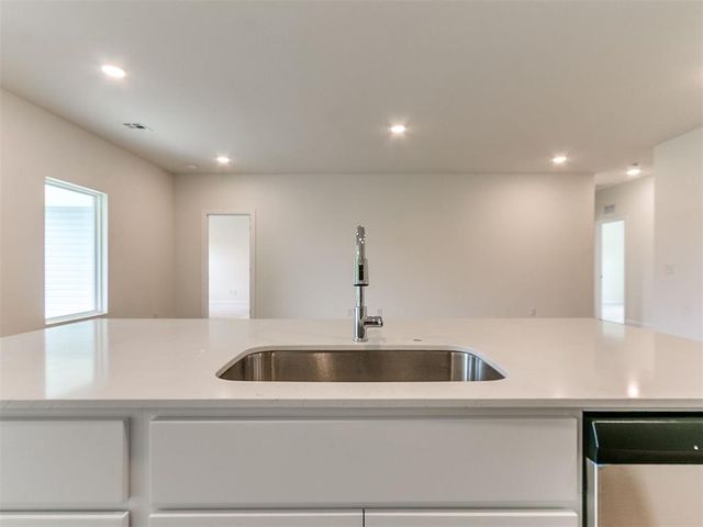 814 Twin Lakes Drive, Noble, OK 73068