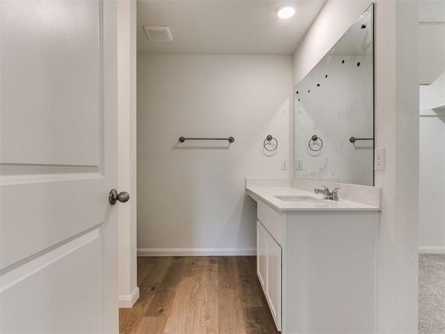 814 Twin Lakes Drive, Noble, OK 73068