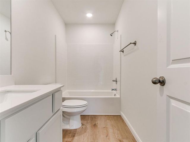 814 Twin Lakes Drive, Noble, OK 73068