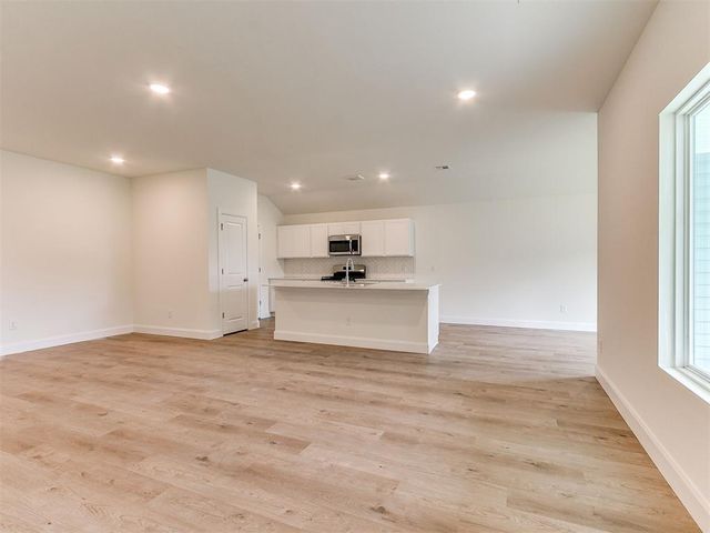 814 Twin Lakes Drive, Noble, OK 73068