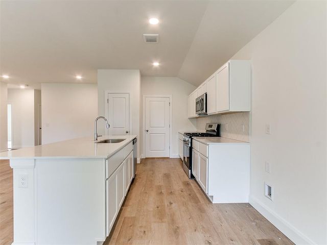 814 Twin Lakes Drive, Noble, OK 73068