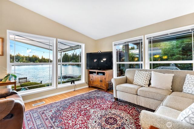 90 SE Crescent Drive, Shelton, WA 98584